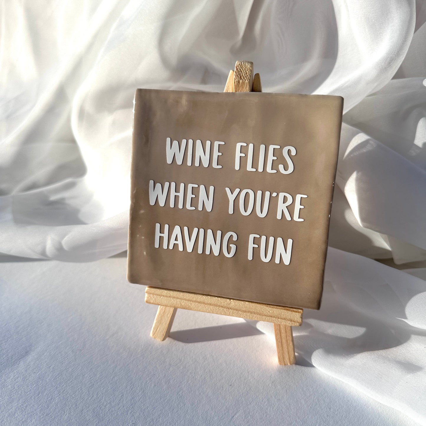 Tegeltje - wine flies