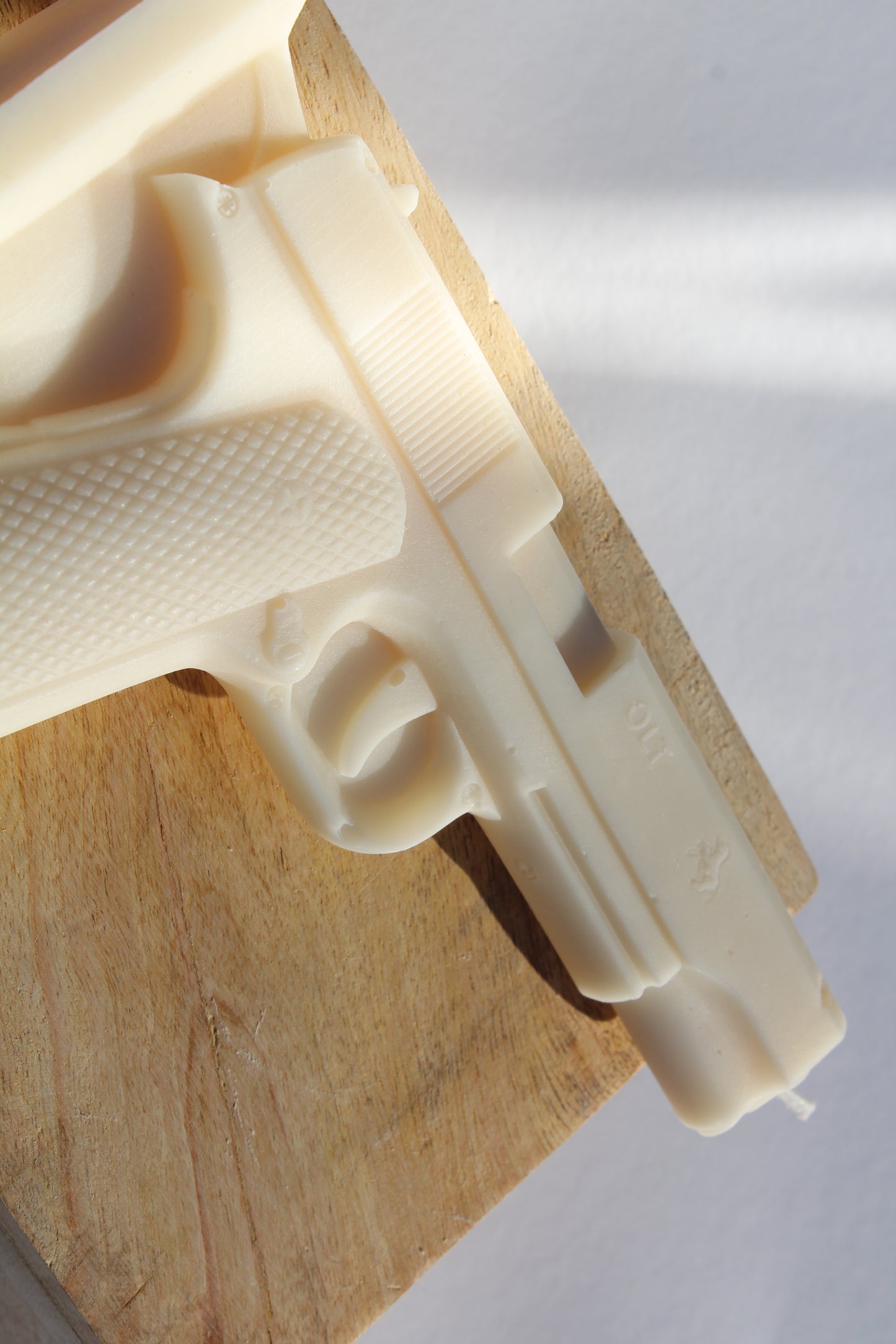 Gun candle