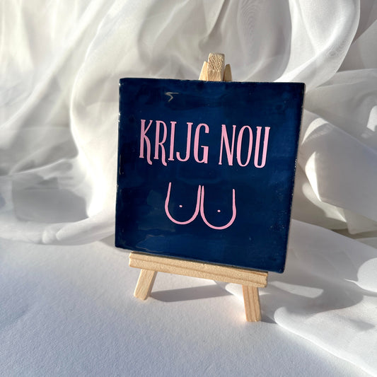 Tegeltje - krijg nou tieten